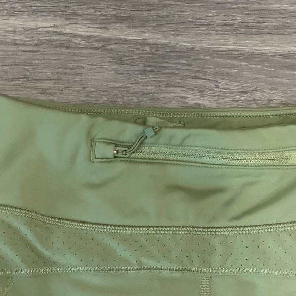 Athleta Run With It 3.5 inch Sage Green Women's Athletic Shorts Small - Picture 7 of 10